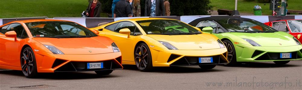 Milano - Lamborghini multicolori al raduno presso il Castello Sforzesco